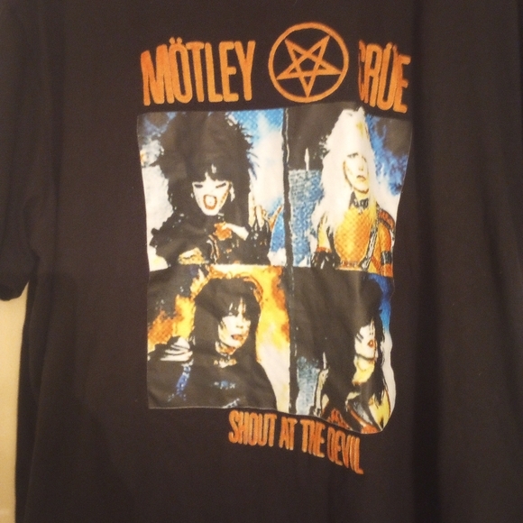 Motley Crue Shout At The Devil Men's Short Sleeve Tee - Picture 2 of 4
